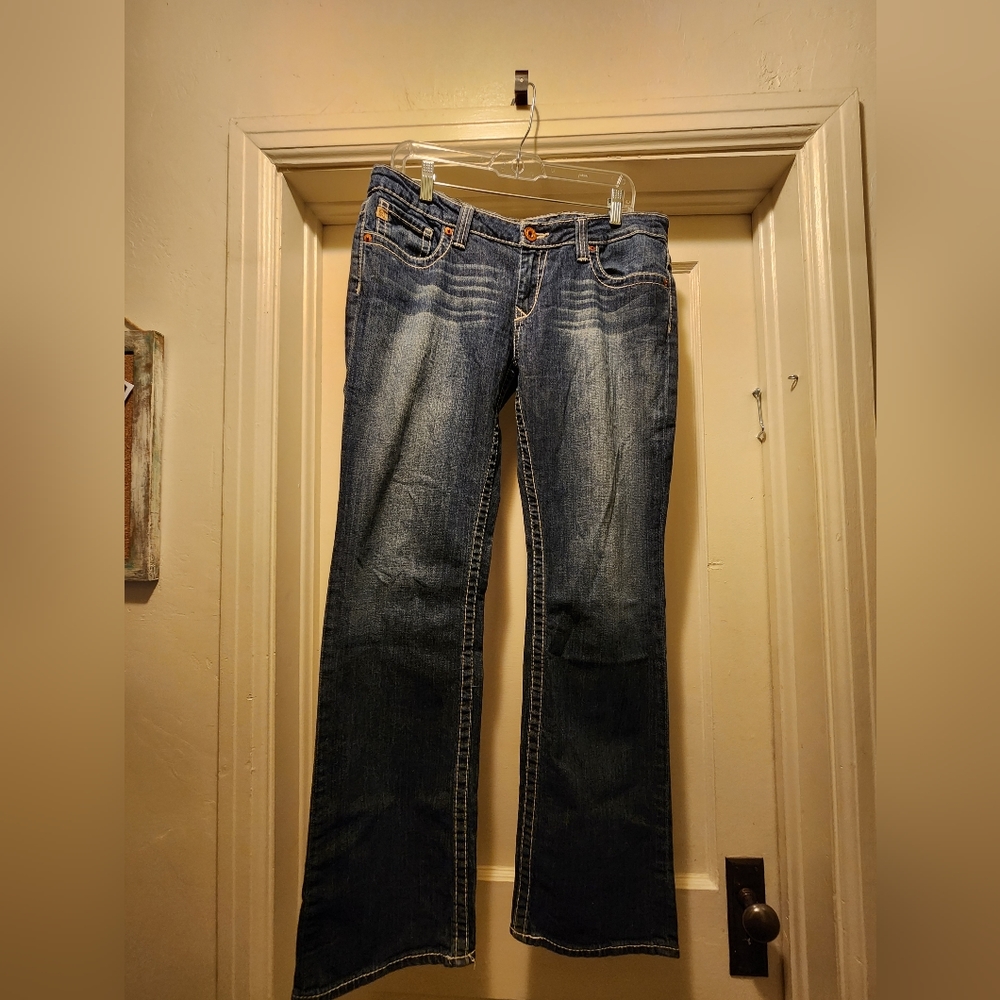 Womens Jeans. Low rise fit. Boot cut. Size 32R